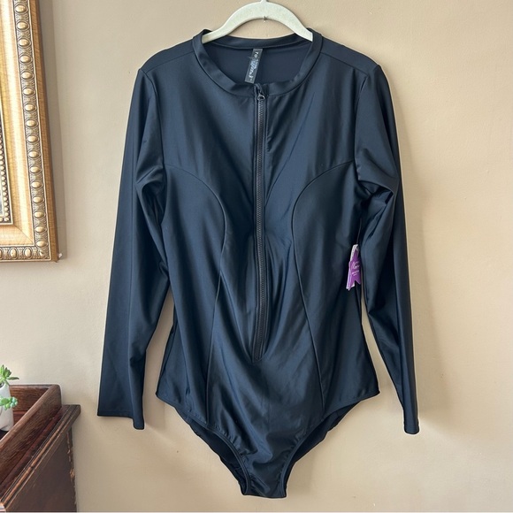 Torrid Black Wireless Long Sleeve Rashguard One Piece Swimsuit Full Zip 1X NWT - Picture 4 of 10